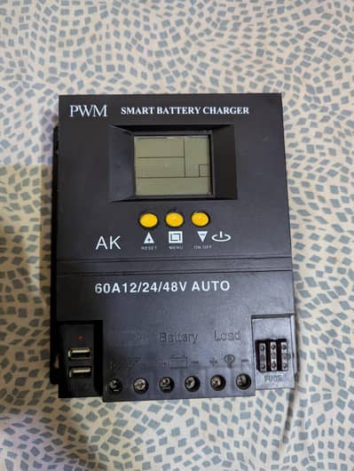 AK 60A Heavy-Duty PWM Charge Controller (Black)
