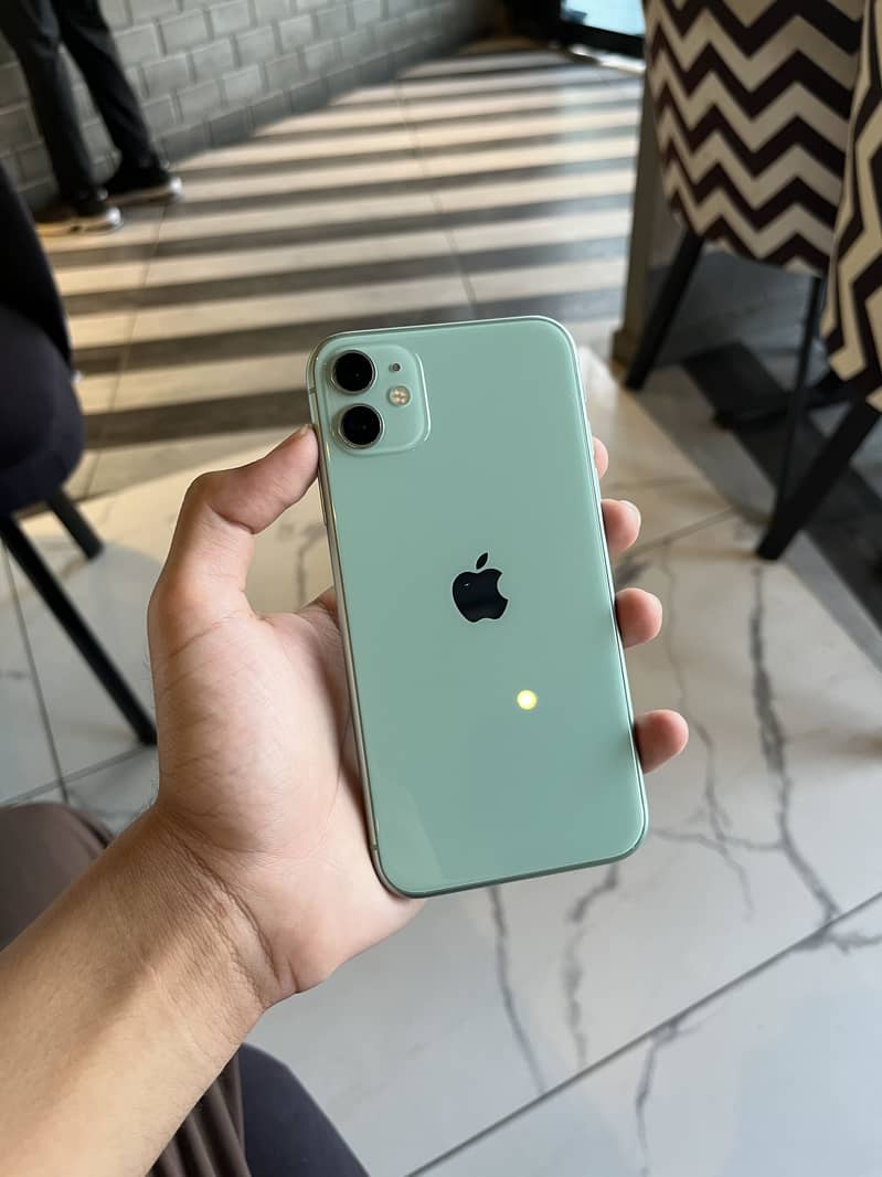 Apple iPhone 11 0