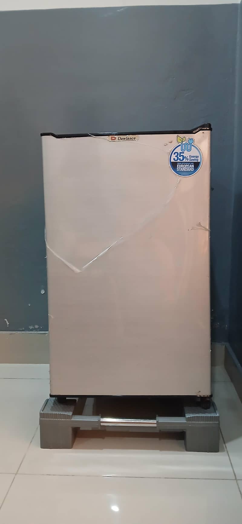 Dawlance mini fridge 0