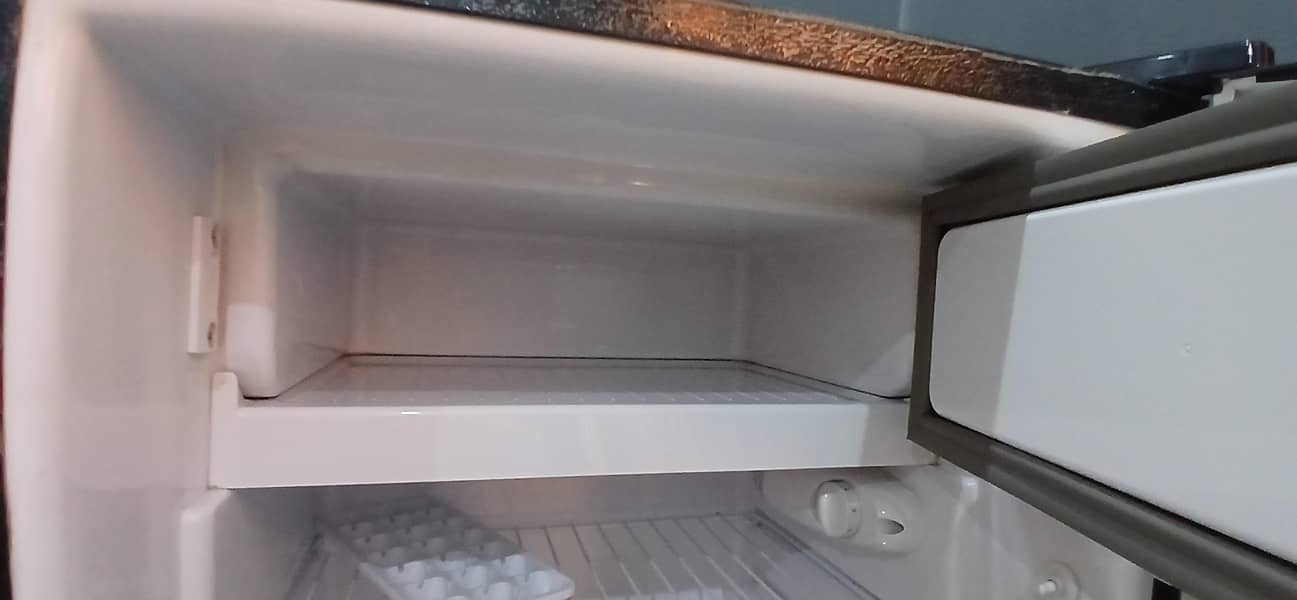Dawlance mini fridge 3