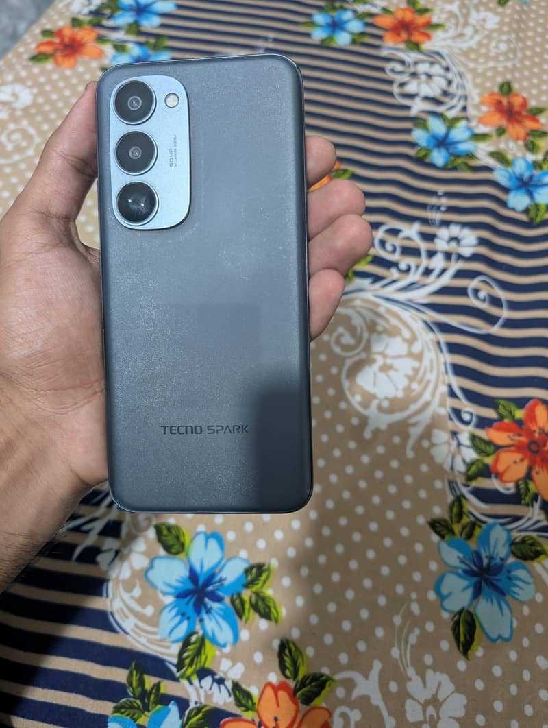 Tecno spark 40 pro plus 0