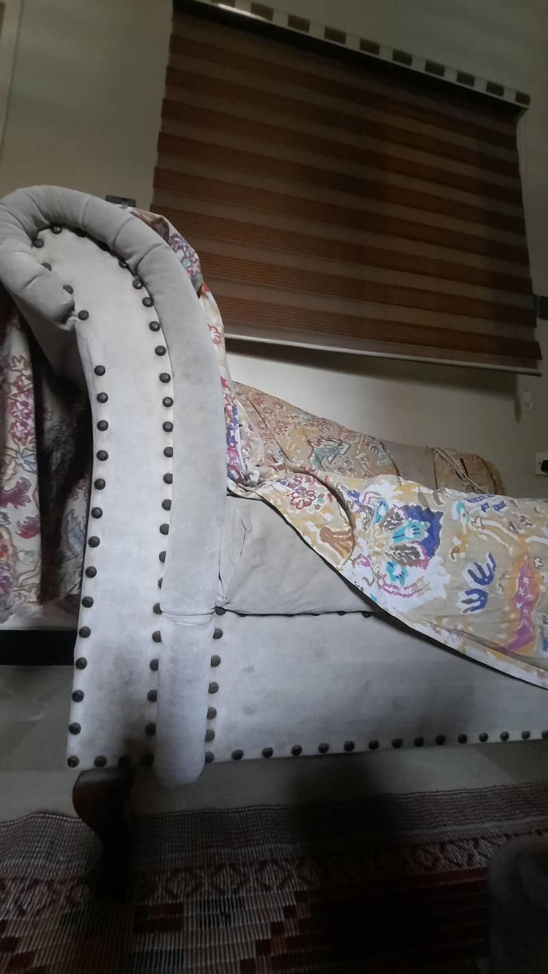 Classic Sofa / Settee 1