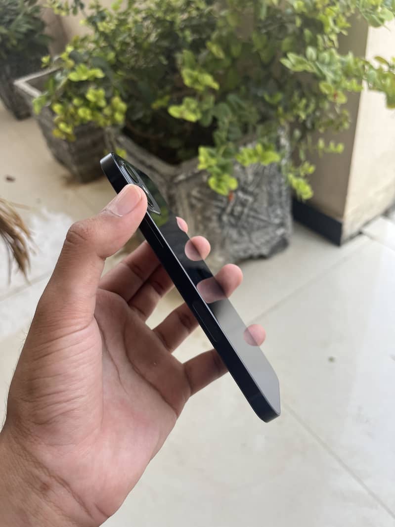 Apple iPhone 12 1
