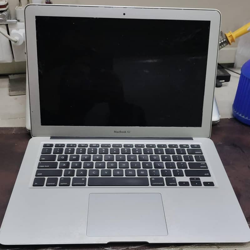 MACBOOK AIR_2011 MODEL 2