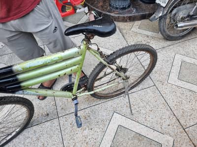 mountain bike with gears with new tyres and seat