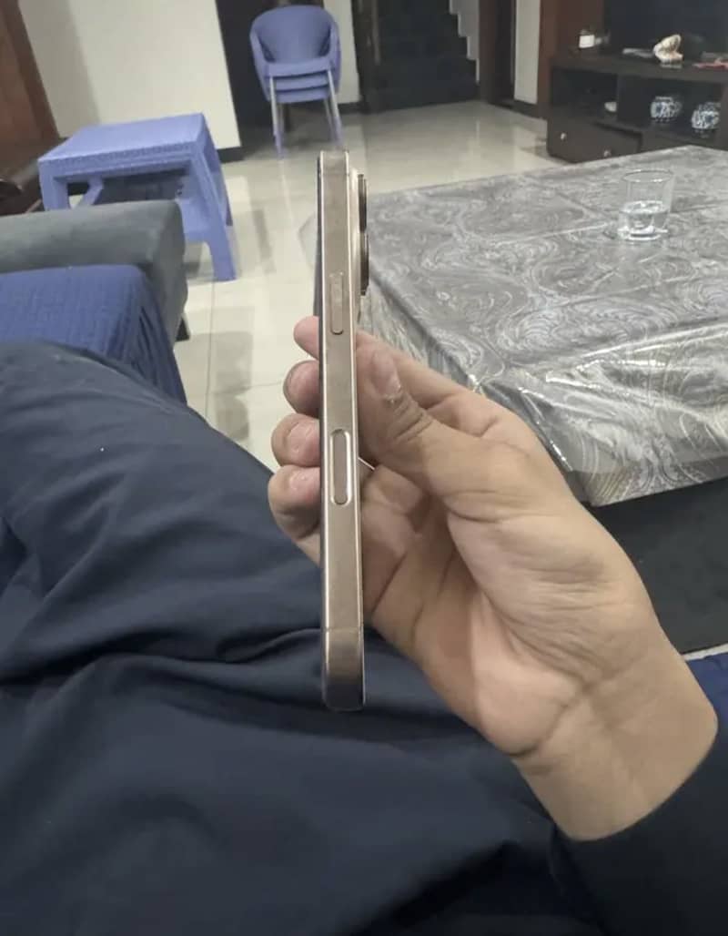 Apple iPhone 16 Pro 1
