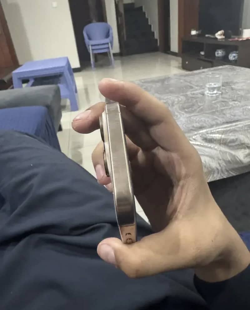 Apple iPhone 16 Pro 2