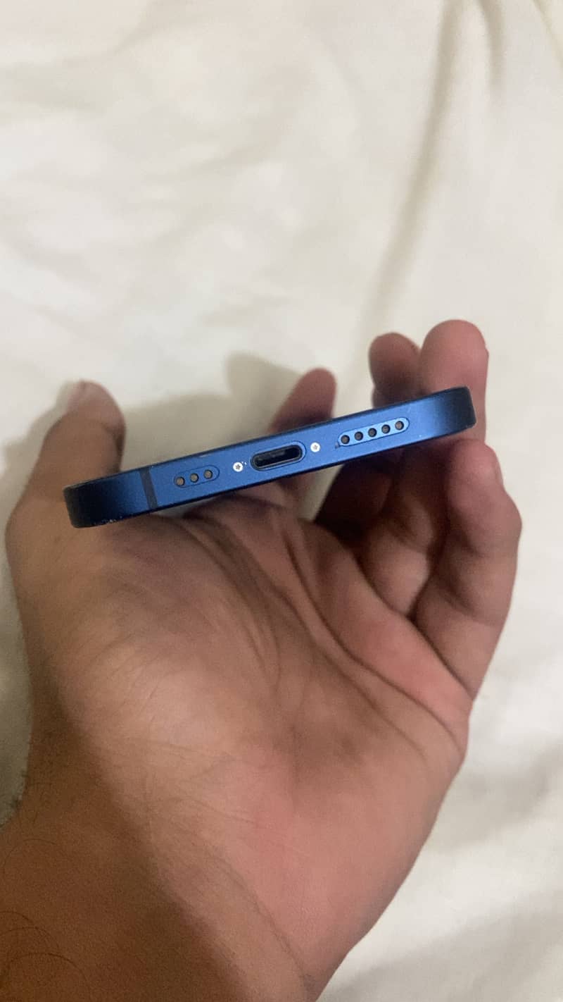 iPhone 12 4
