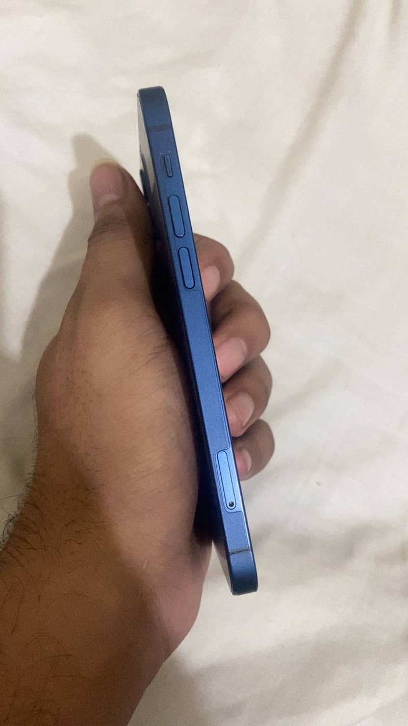 iPhone 12 6