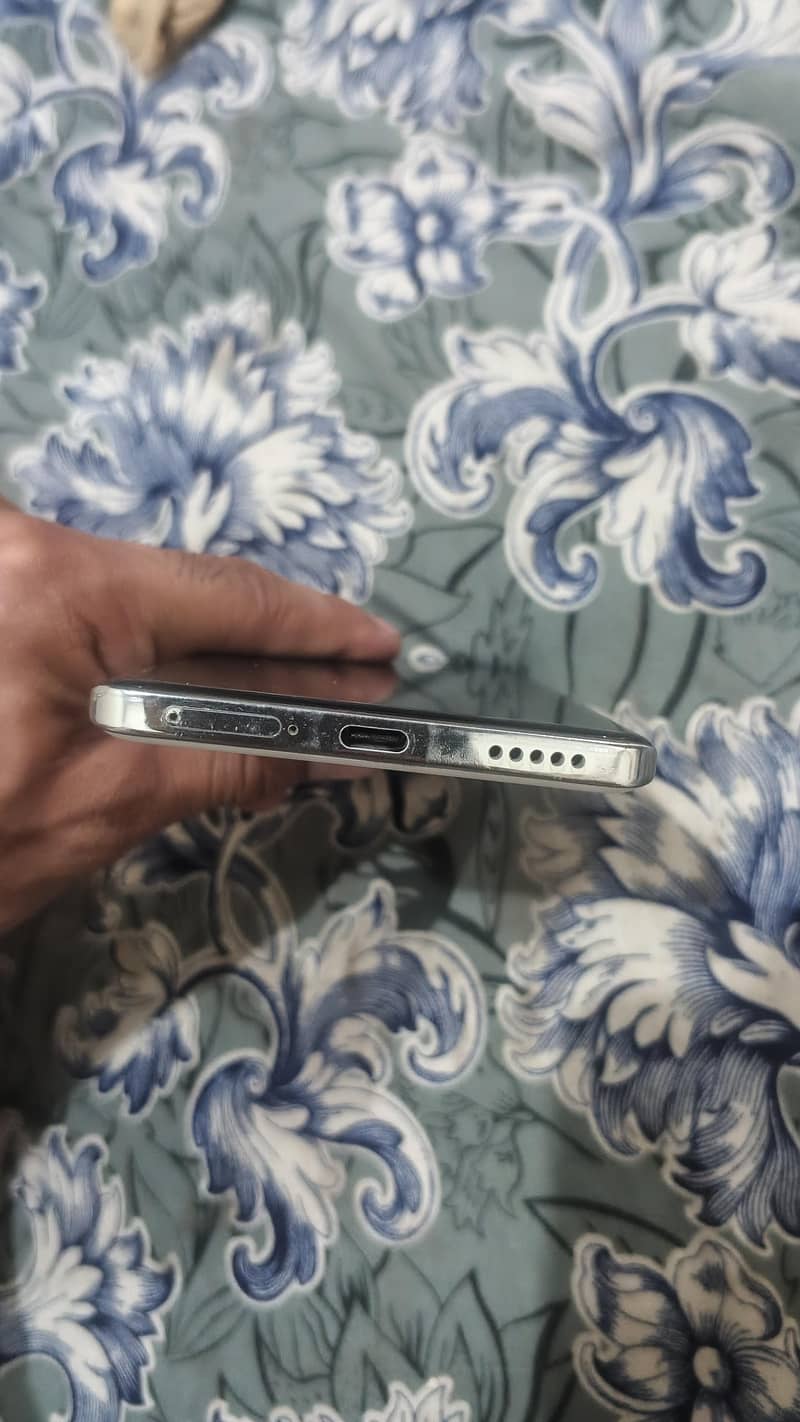 Honor 200 Pro 1
