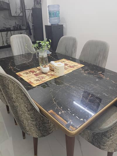 Dining table for sale