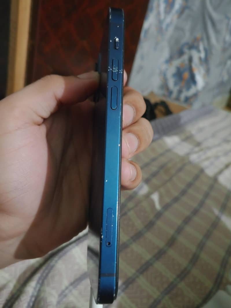Apple iPhone 12 4