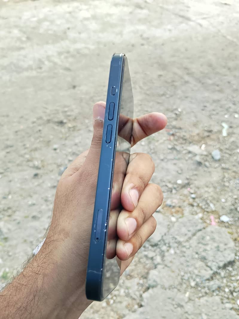 Apple iPhone 13 2