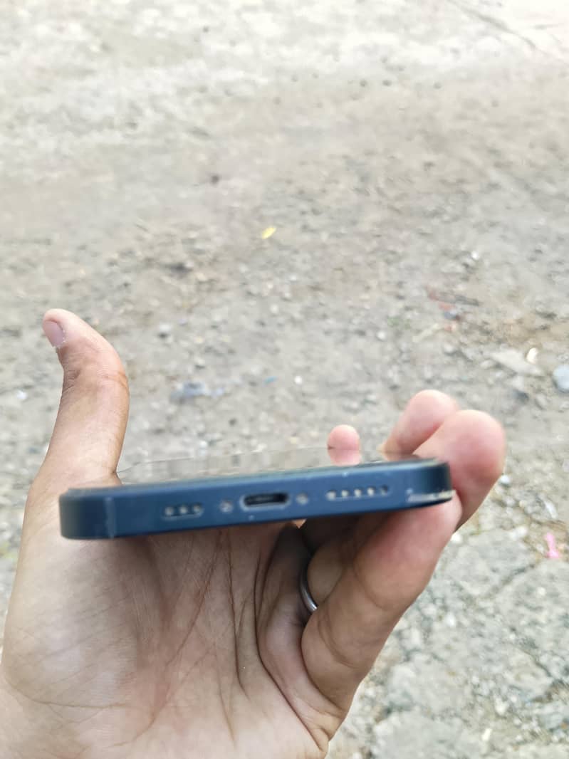 Apple iPhone 13 4