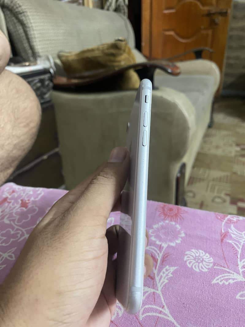 Apple iPhone 8 3