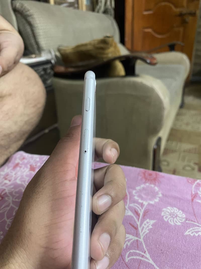 Apple iPhone 8 4