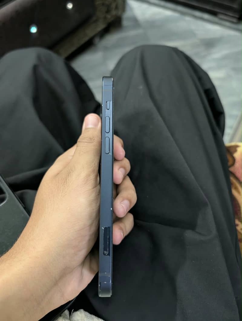 Apple iPhone 12 1