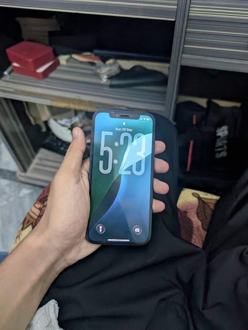 Apple iPhone 12 6