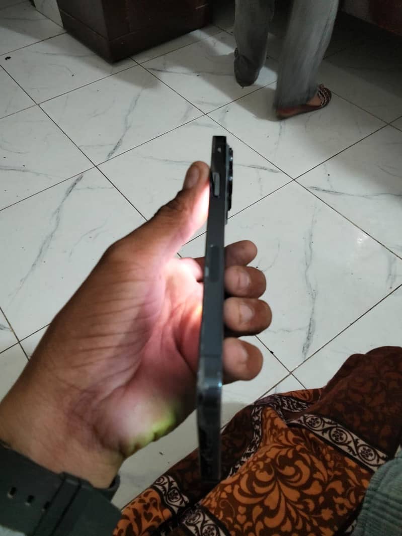 Apple iPhone 13 Pro Max 1