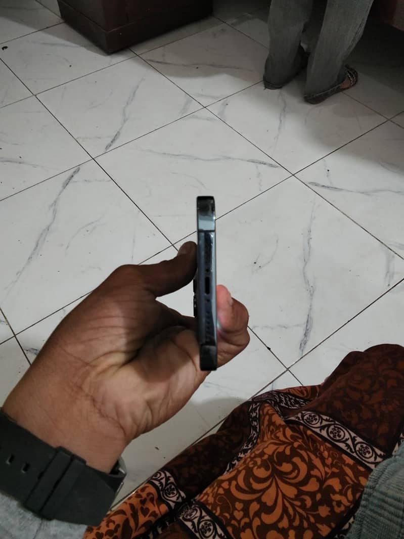 Apple iPhone 13 Pro Max 4