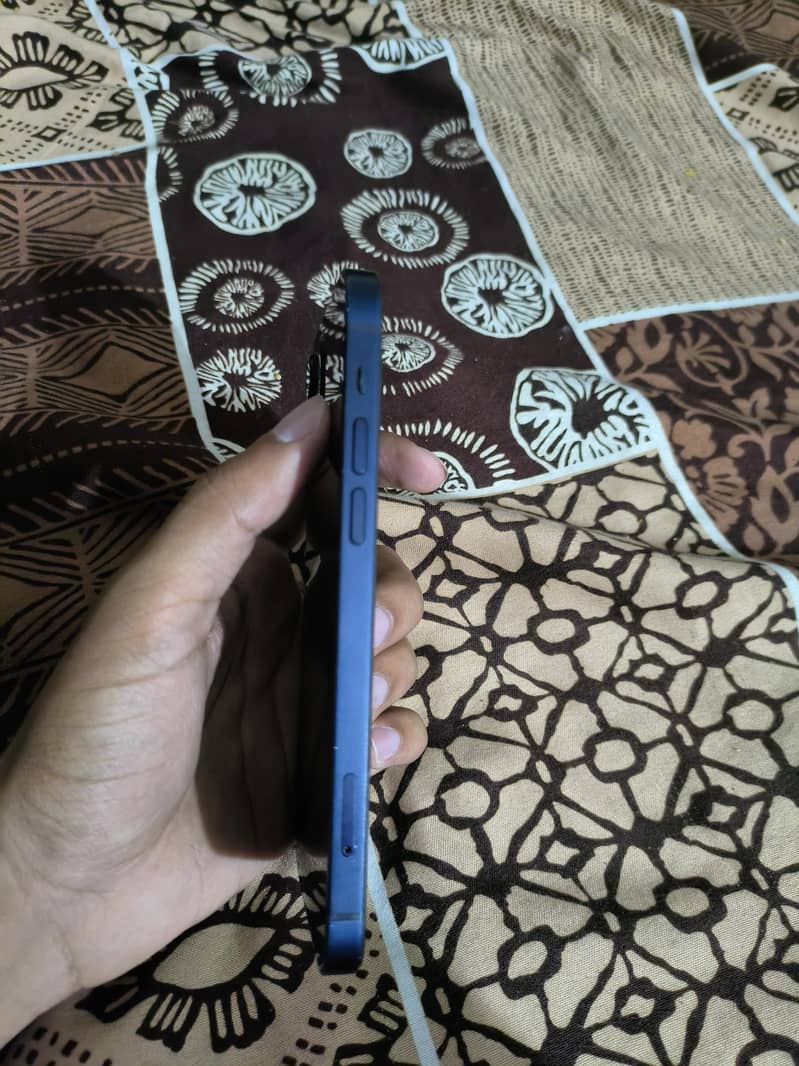 Apple iPhone 12 2