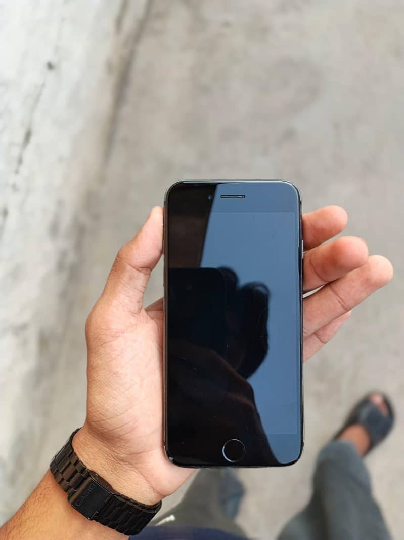 Apple iPhone 8 1