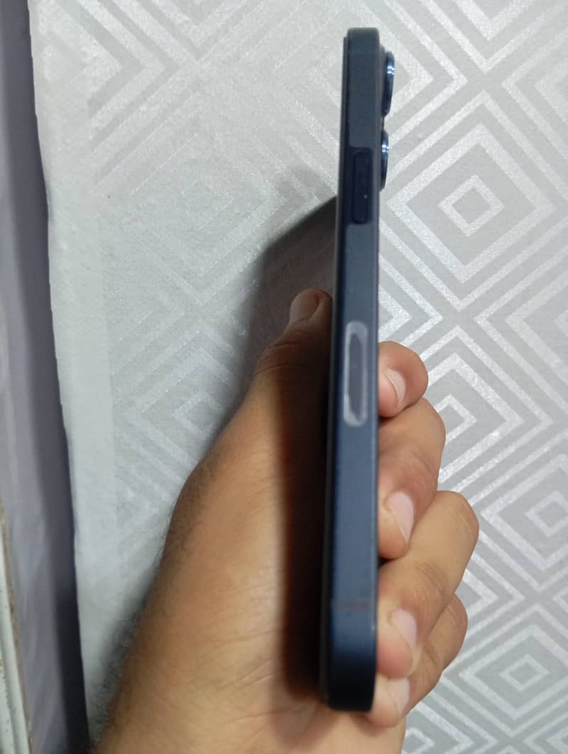 Apple iPhone 13 2