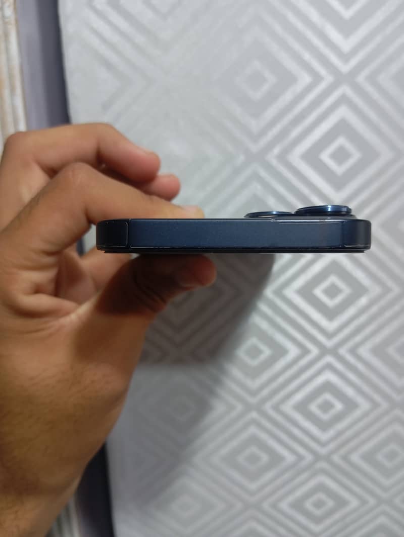 Apple iPhone 13 4