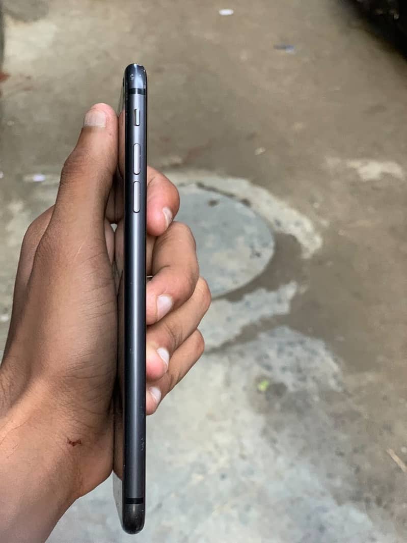 Apple iPhone 8 Plus 1