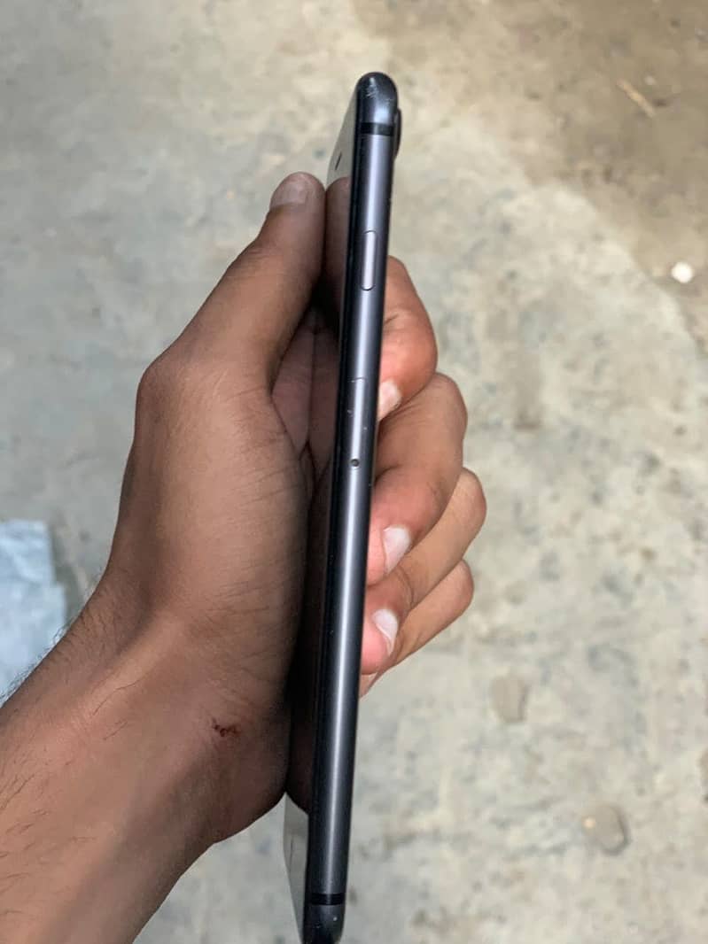 Apple iPhone 8 Plus 5