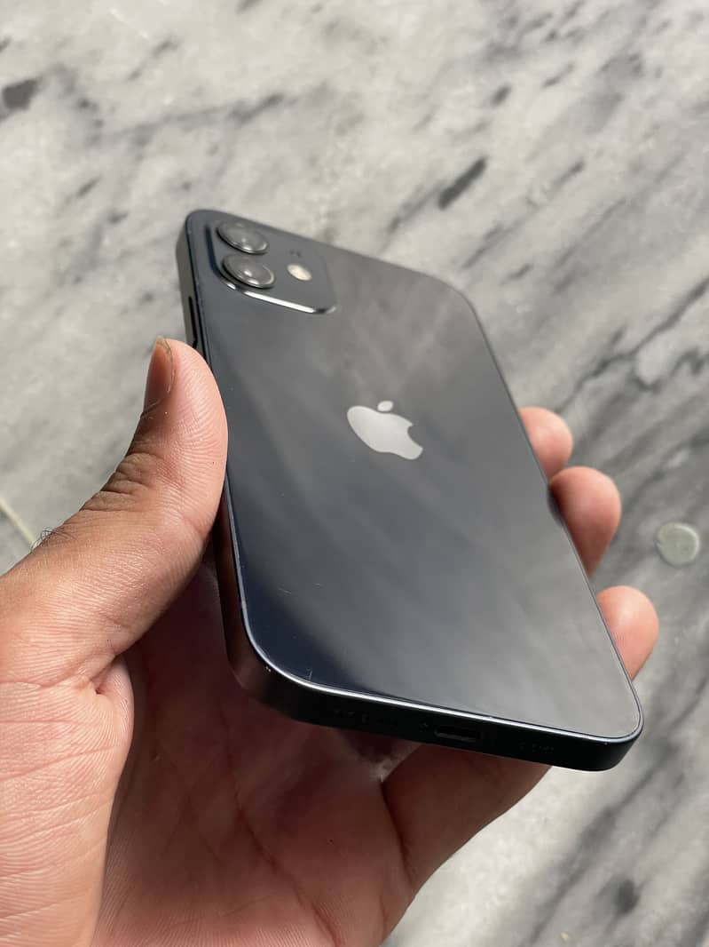 Apple iPhone 12 2