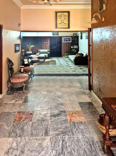 PECHS, 900 Yards Bungalow for Sale