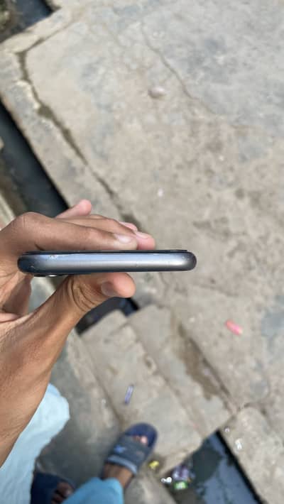Apple iPhone 11 bypass Battery 76 memory 128