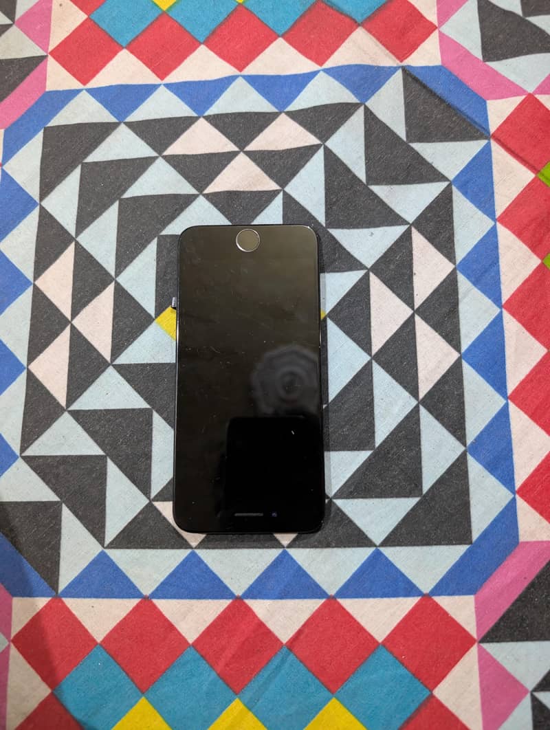 Apple iPhone 8 1