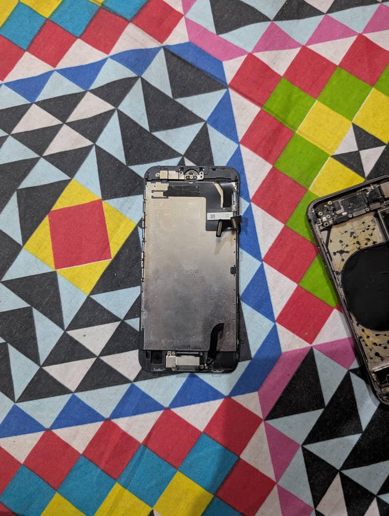 Apple iPhone 8 3