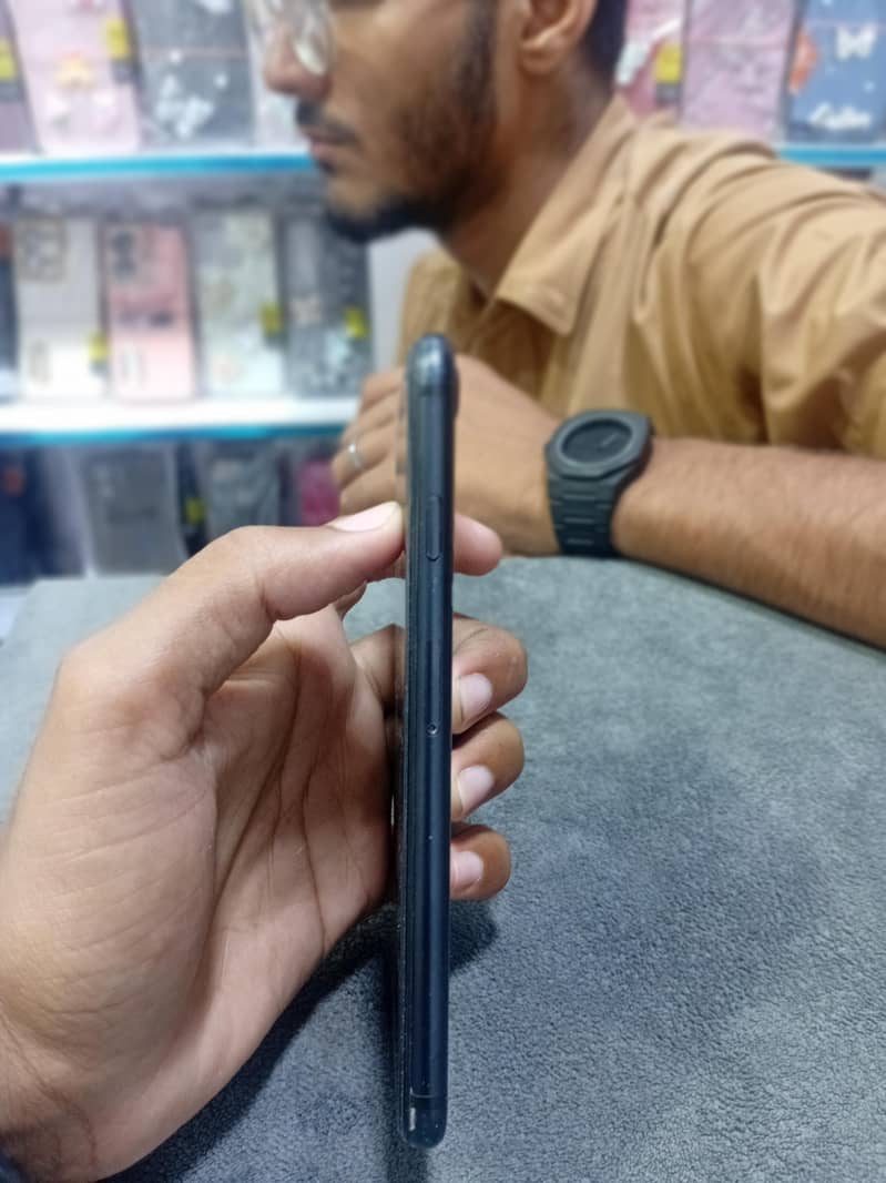 Apple iPhone 7 1