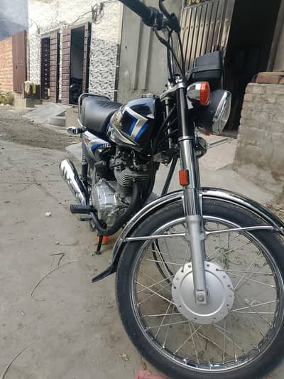 Honda 125 Lush Black