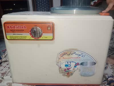 Aata ghundny wali machine