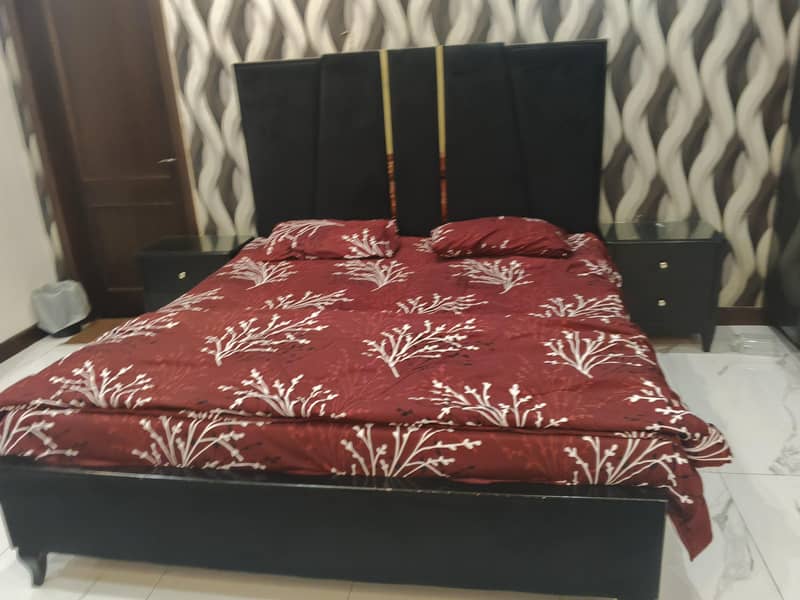 bed set and side tables 3