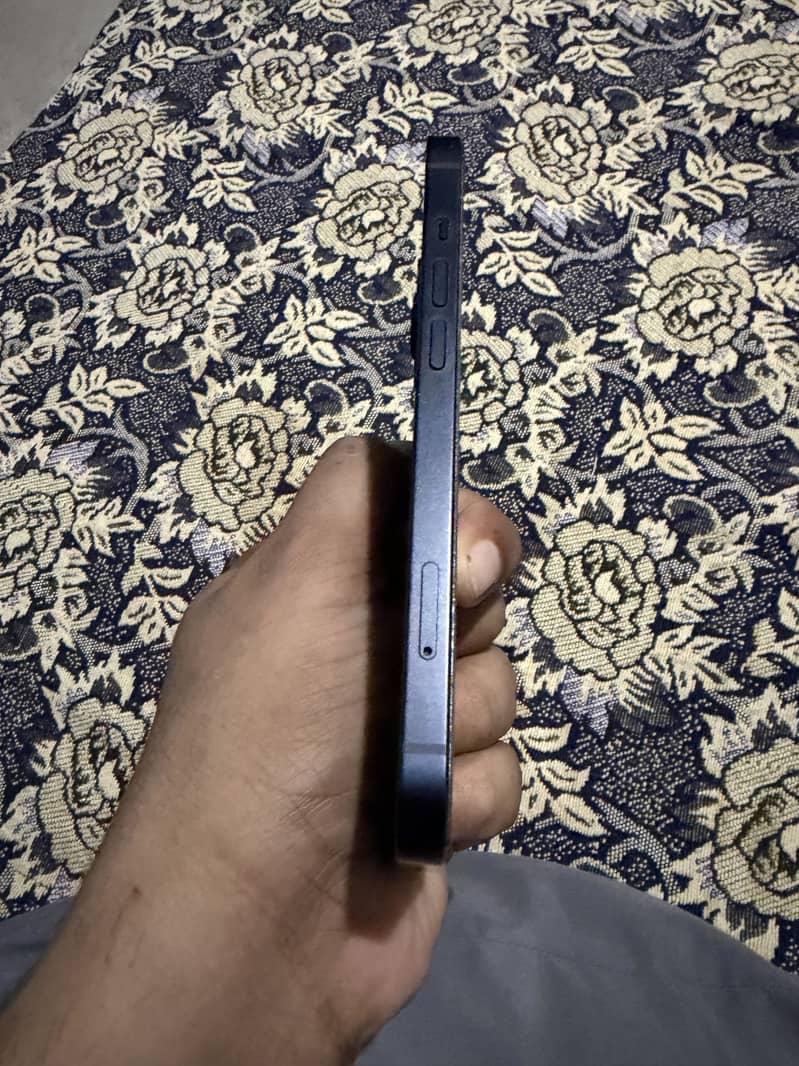 Apple iPhone 13 6