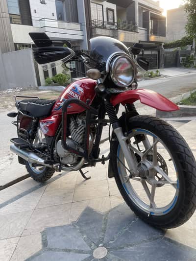 Suzuki GS 150 2017A with touring tyres