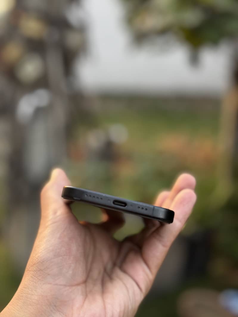 Apple iPhone 16 2
