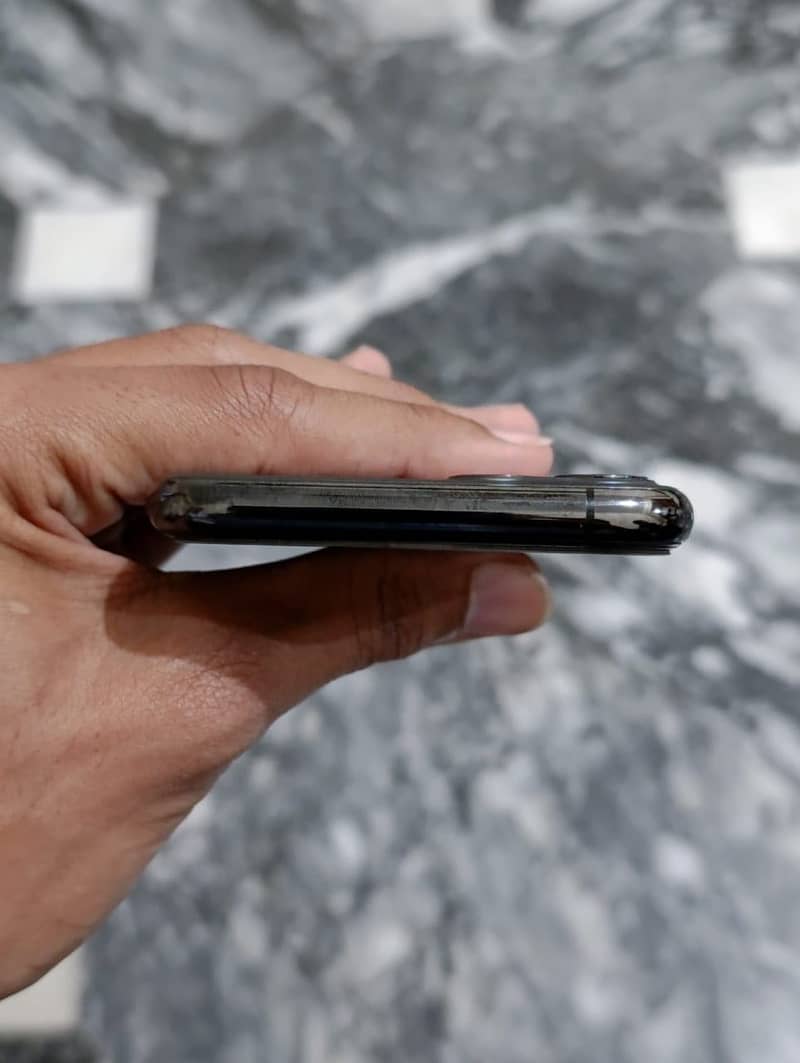 Apple iPhone 11 Pro 2