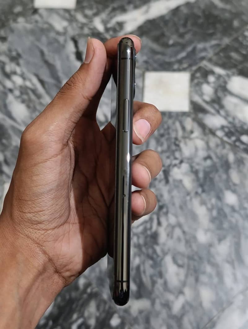 Apple iPhone 11 Pro 3