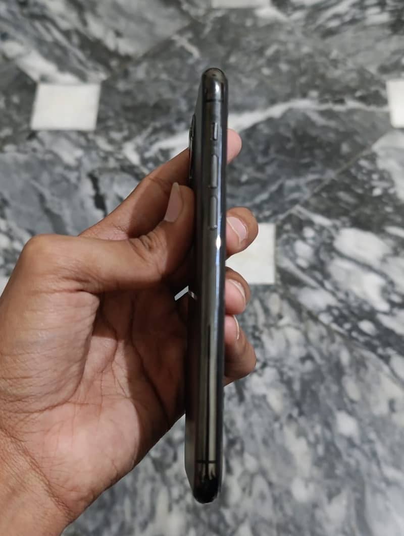 Apple iPhone 11 Pro 5