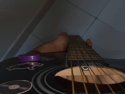 jumbo sized acoustic guitar