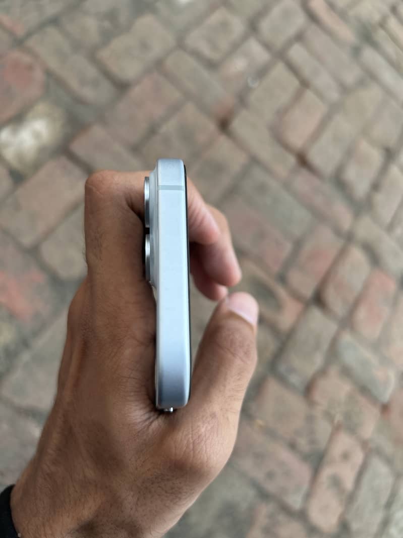 Apple iPhone 15 5