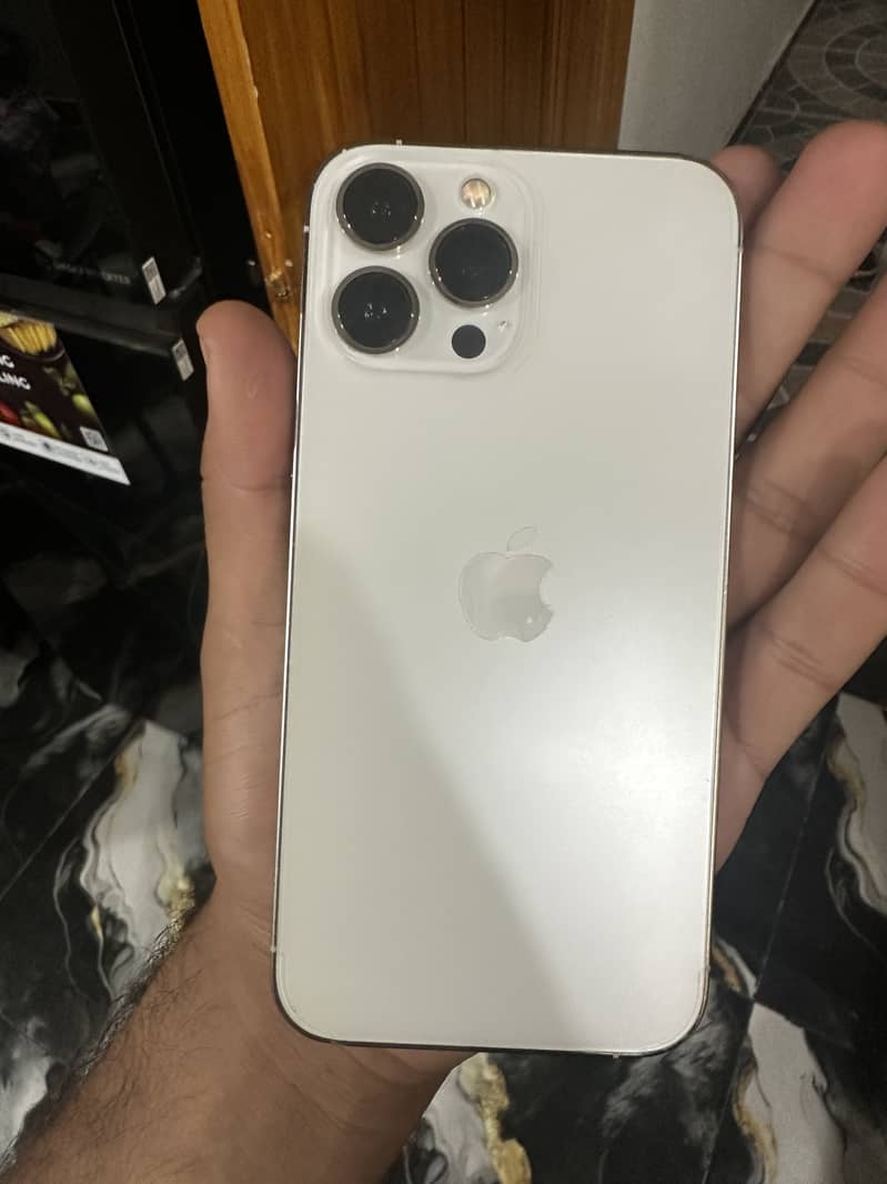 Apple iPhone 13 Pro Max 3