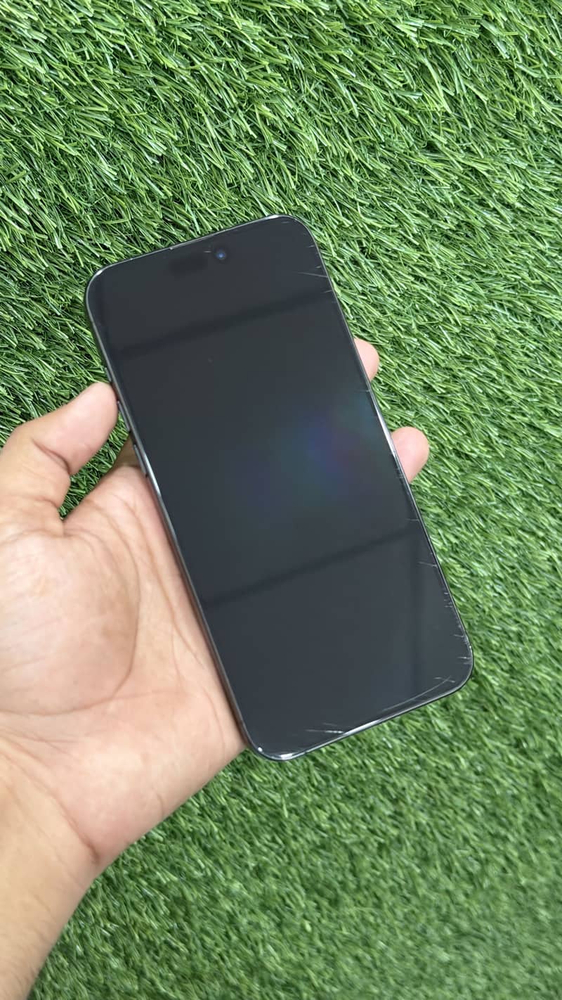 Apple iPhone 15 Pro Max 2