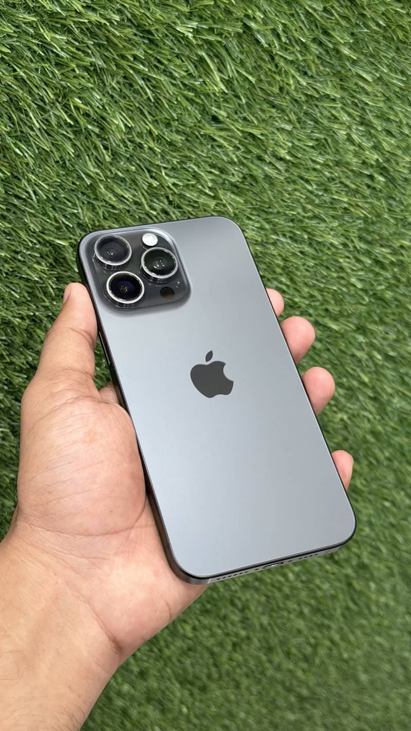 Apple iPhone 15 Pro Max 3